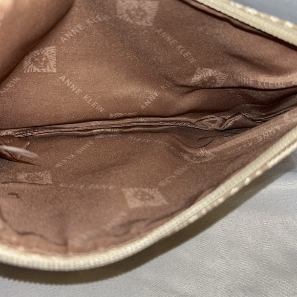 ANNE KLEIN Large Zip Top Lion Logo Wristlet - Picture 4 of 6